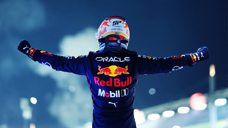 Sergio Perez (Meksiko/Red Bull Racing) saat menjuarai GP Singapura tahun lalu. (Foto: reddit)