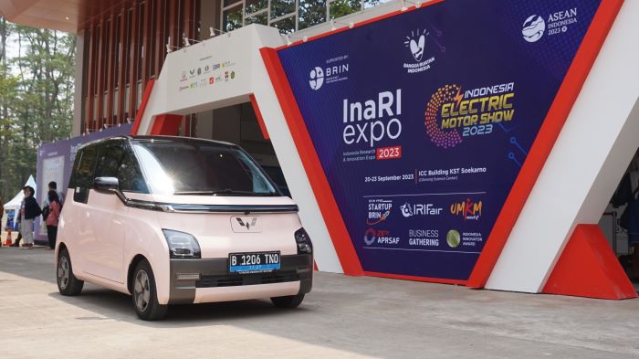 Wuling Air ev tampil di pameran Indonesia Electric Motor Show 2023 di Cibinong, Bogor, Jawa Barat