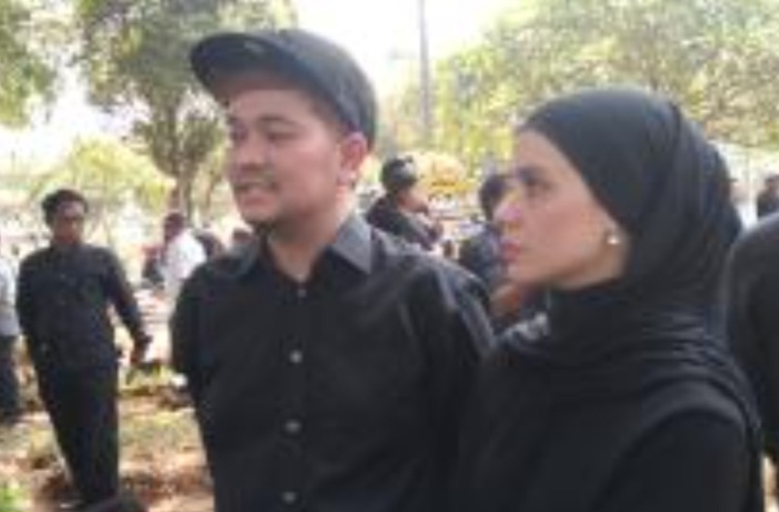 Indra Bekti seusai pemakaman alm Subronto Laras di Jakarta, Kamis (21/9) siang. (Foto: rn)