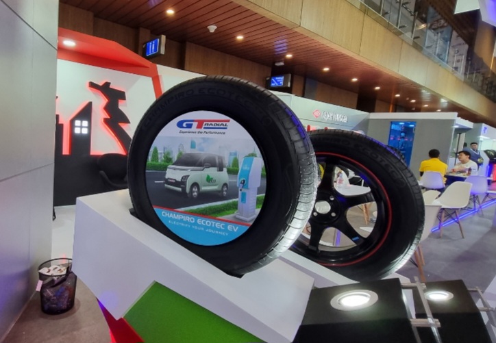 Ban Champiro ECOTEC EV diperkenalkan di ajang GIIAS 2023, diperuntukkan kendaraan listrik seperti Wuling Air ev yang tengah naik daun. (foto : bs)