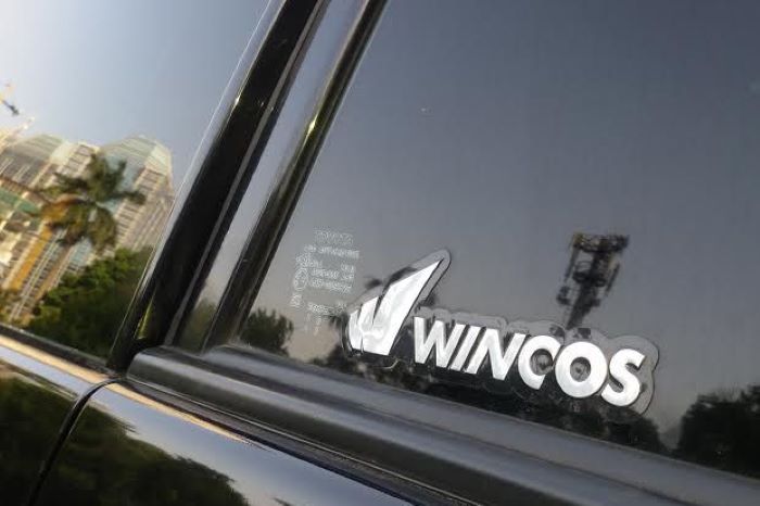 Kaca Wincos dengan kualifikasi baik untuk meredam sinar matahari