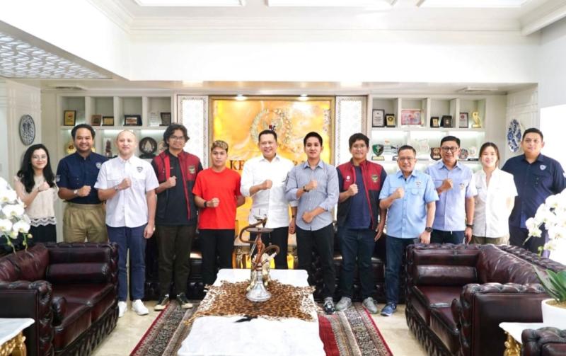 Bamsoet melepas secara simbolis 11 pembalap Indonesia berlaga di Asia Pacific Motorsport Championship 2023 di Sepang International Circuit Malaysia