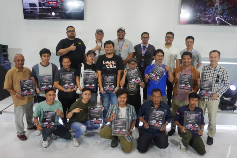 Dimas Aska, Andre Mulyadi, para juri serta pemenang Toyota Rangga Concept Digital Modification Contest di IMX 2023