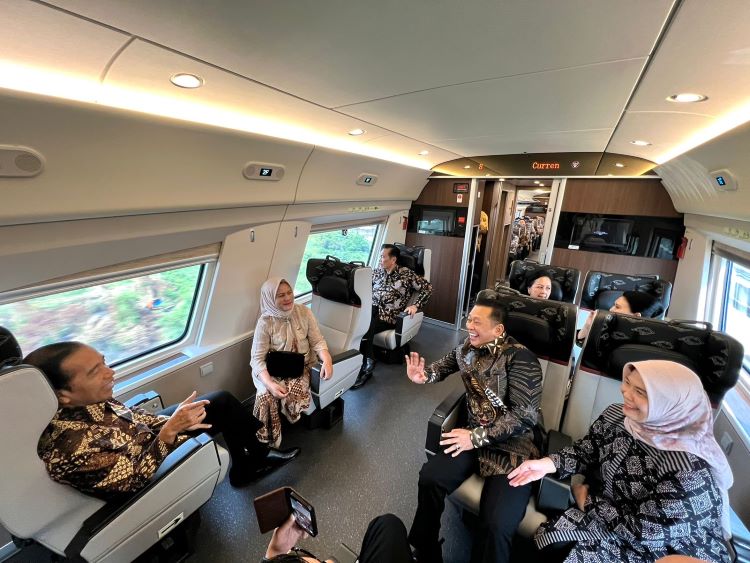 Bamsoet: Saya Sampaikan ke Pak Presiden, Taksi Terbang EHang 216 Siap Jadi Moda Transportasi Futuristik di IKN