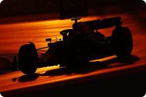 Sergio Perez (Red Bull Racing) di keremangan malam GP Qatar,, posisinya semakin sulit ke musim 2024. (Foto: redbull) 