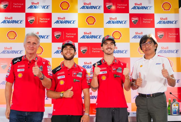 Petinggi Shell Advance dan pembalap tim Ducati Corse saat Meet and Greet di Jakarta kemarin