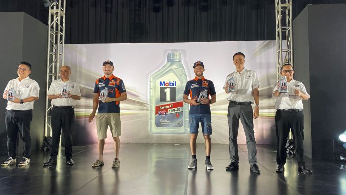 Peluncuran pelumas Mobil 1 Racing™ 4T 10W-40 yang dihadiri dua pebalap MotoGP