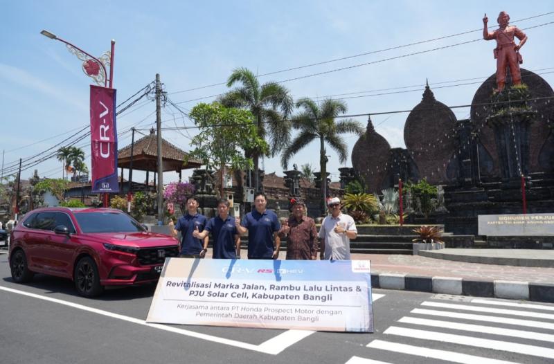 Honda Berikan Bantuan Revitalisasi Marka Jalan dan Rambu Lalu Lintas di Alun Alun Bangli, Bali