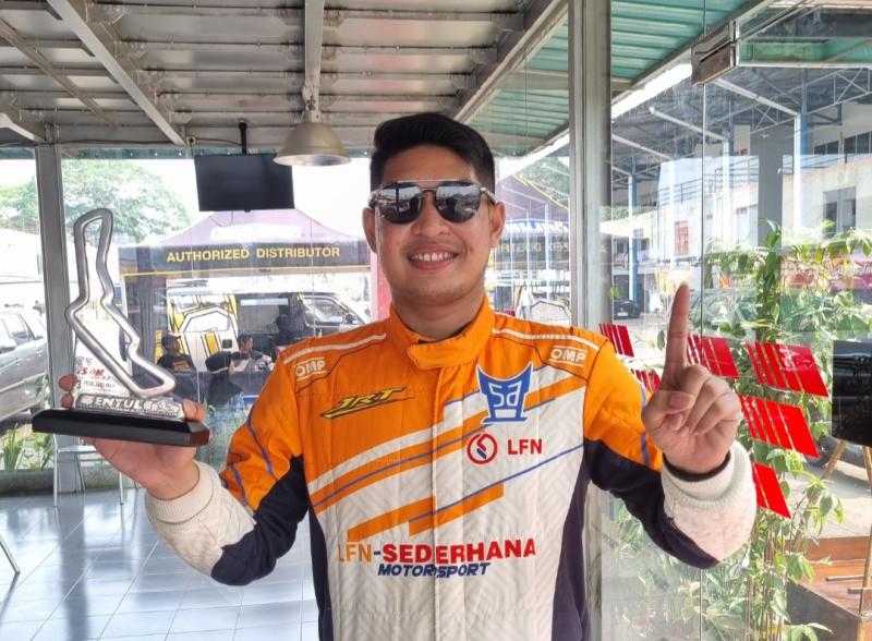 Ferrel Fadhil debut menggunakan Audi RS3 LMS langsung sabet trofi juara 2 ETCC dan juara 3 ITCR 3600 Max ISSOM 2023 rd 5 di Sentul International Circuit Bogor, Minggu (22/10/2023) 