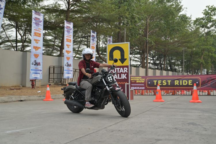 Rasakan Sensasi Test Ride Motor Listrik di IMOS+ 2023 ICE BSD City Tangerang