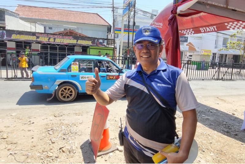 Fredi Ojo Rostiawan, sampaikan apresiasi kepada Bupati Indramayu Nina Agustina dan terima kasih kepada para sponsor untuk sukses penyelenggaraan Kejurnas Sprint Rally 2023 seri 6. (foto : budsan)