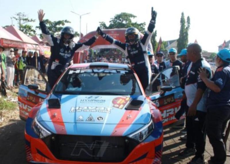 H Rihans Variza dan co-driver Anthony Sarwono pastikan juara nasional Sprint Rally 2023, sebut kompetitor sangat tangguh/ (foto2 : Aphit)