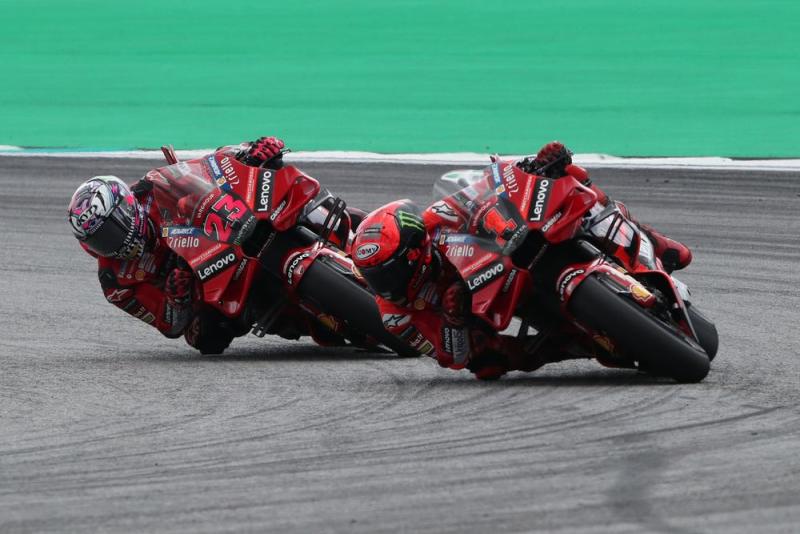 MotoGP 2023 Malaysia: Bagnaia - Bastianini Lagi Mesra, Sinyal Bahaya Bagi Martin