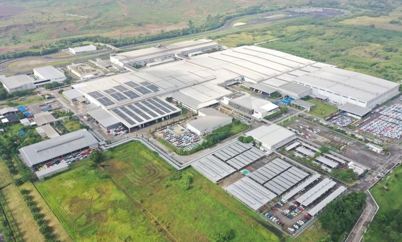 Ilustrasi Panel Surya Atap di pabrik perakitan Daihatsu di Karawang Timur.