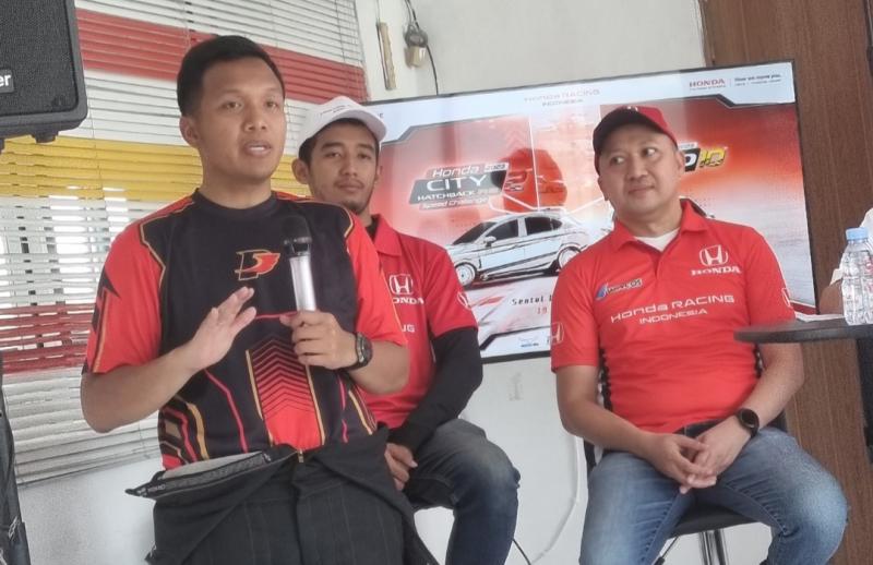 Rio SB raih juara umum ajang balap mobil One Make Race Honda City Hatchback RS 2023
