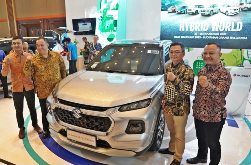 Suzuki hadir di pameran otomotif GIIAS Bandung 2023, berikan cashback besar-besaran untuk pembelian kendaraan Suzuki