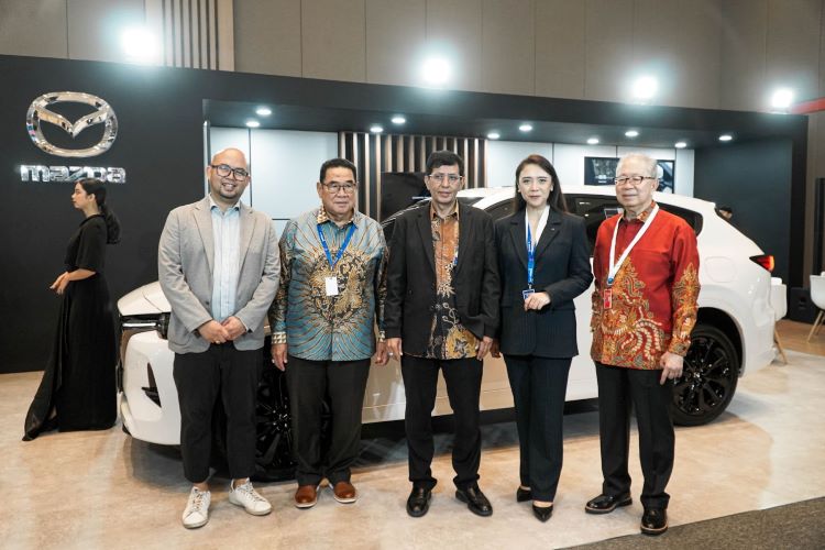 Petinggi Mazda Indonesia dan GAIKINDO di Pameran GIIAS Bandung 2023