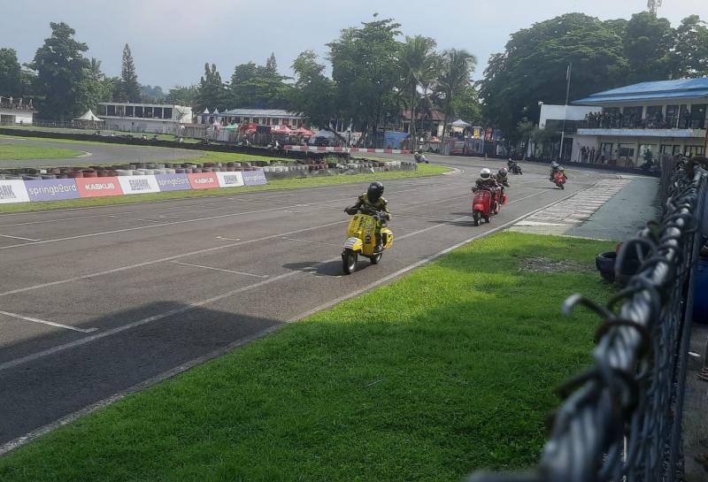 Scooter Prix 2023, lomba balap skuter di Sirkuit Karting Sentul, Bogor (krm).