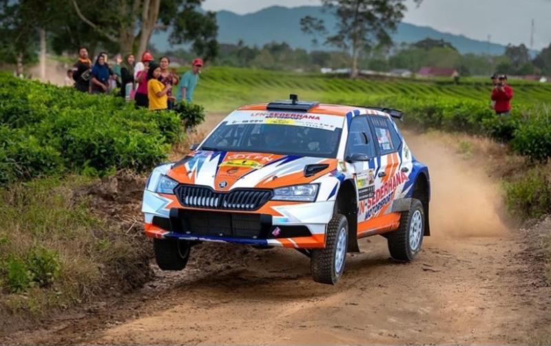 Skoda Fabia Evo2 yang baru saja mengantar Rifat Sungkar juara APRC 2023 pada Danau Toba Rally - APRC Grand Finale, Simalungun, Sumatra Utara, 24-26 November 2023