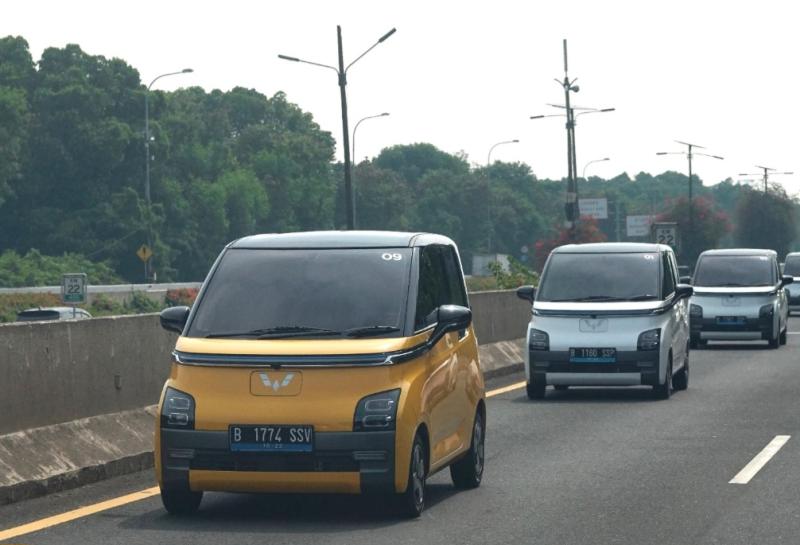 Wuling Air ev mobil listrik terlaris di Indonesia dinobatkan sebagai Best of Batterey Electric Vahicle di GridOto Award 2023 