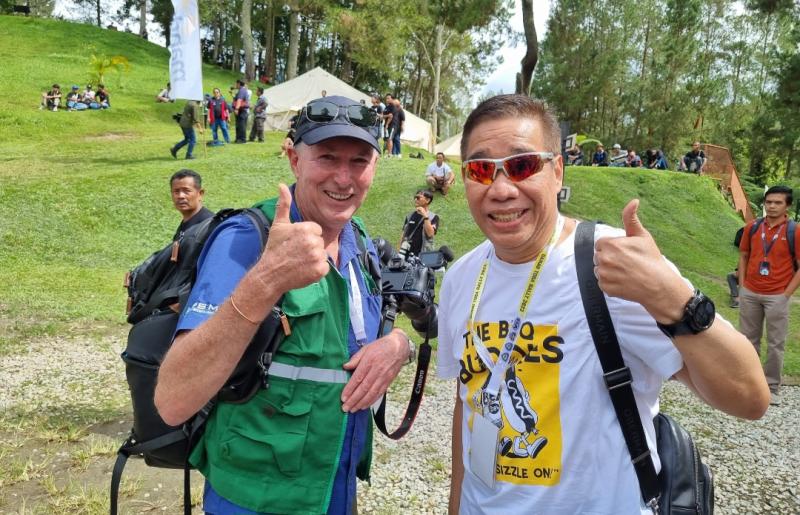 Indrajit Sardjono (kanan), salah satu tokoh rally Indonesia optimis dengan commitment 100 persen, Indonesia bisa selenggarakan WRC 3-4 tahun lagi