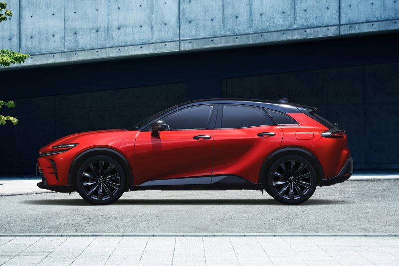 Toyota Crown Sport PHEV, Sebuah Inovasi Plug-in Hybrid Resmi Menyapa Penggemar Otomotif
