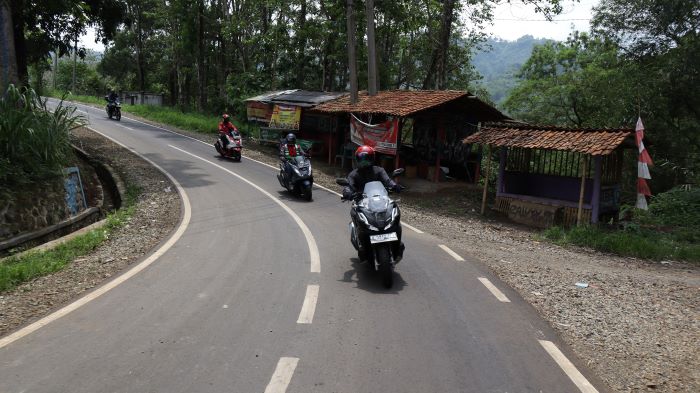 Test ride motor Honda melintasi berbagai model jalan di Indonesia 