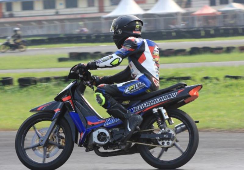 Rivan Ledoh pacu Bebek 2 Tak 116cc garapan GMG Racing pada event LFN HP 969 Road Race Championship di Sentul Karting Bogor