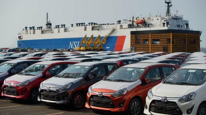 Deretan mobil Toyota yang siap dikapalkan menuju negara tujuan ekspor