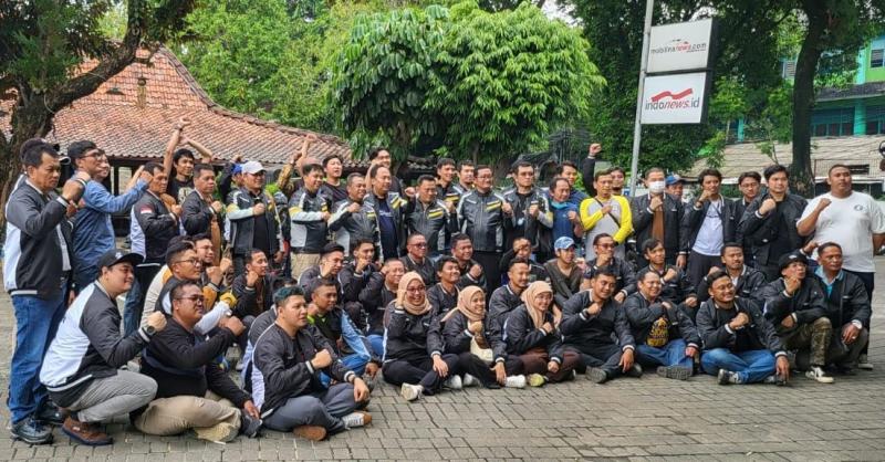 Komunitas motor DBM Bina Marga sunmori ke Warung Solo Jakarta Selatan.