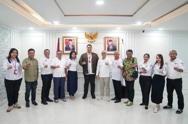 Menpora Dito Ariotedjo bersama pengelola MGPA Nusantara Jaya, ITDC dan IMI Pusat usai audensi di kantor Kemenpora Senayan Jakarta 