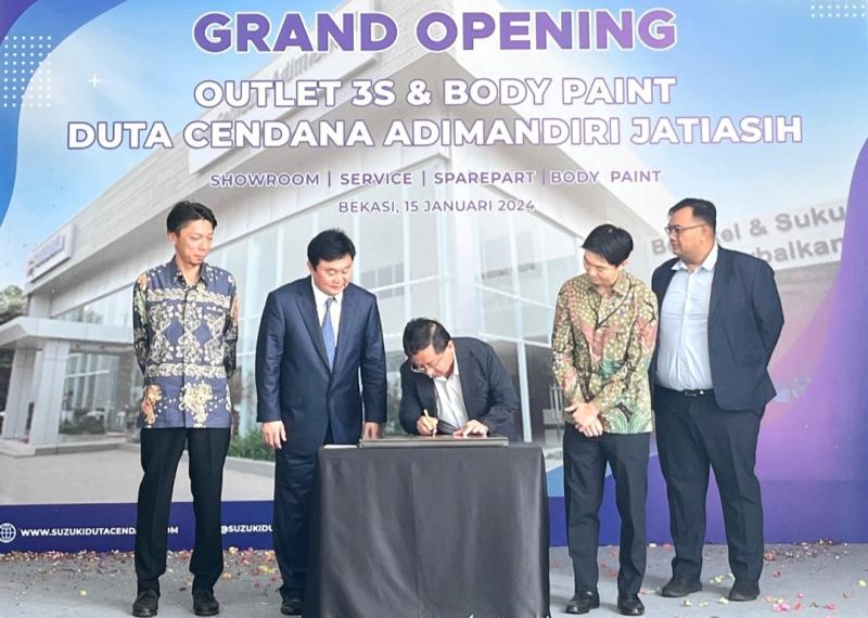 Penandatangan kerjasama Suzuki Indonesia dan PT Duta Cendana Adimandiri dalam pengembangan diler baru Suzuki di Jatiasih Bekasi