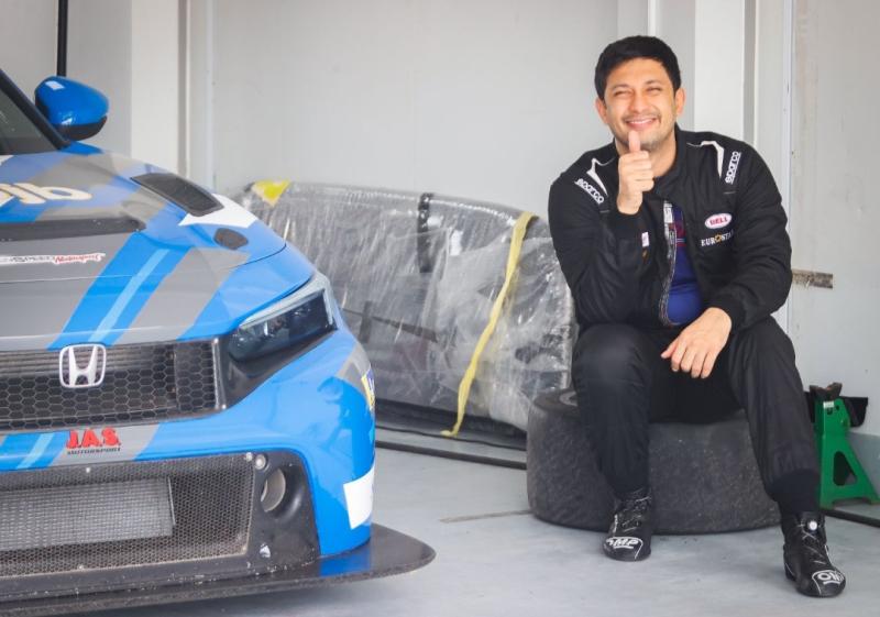 Umar Abdullah bersama Honda Type R FL5 TCR, siap tarung di kejuaraan balap mobil TCR Asia Pacific 2024. (foto2 : wibie)