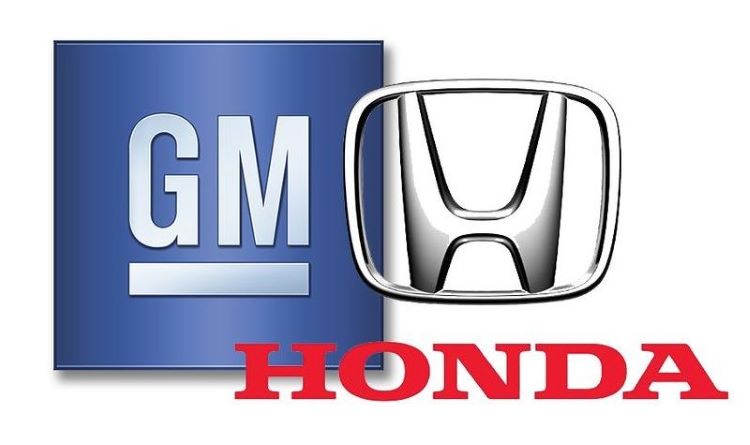 Logo dua raksasa otomotif Honda dan General Motors (GM)