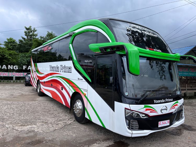 Unit Hino Bus R280 ABS armada terbaru milik PO Yoanda Prima. 