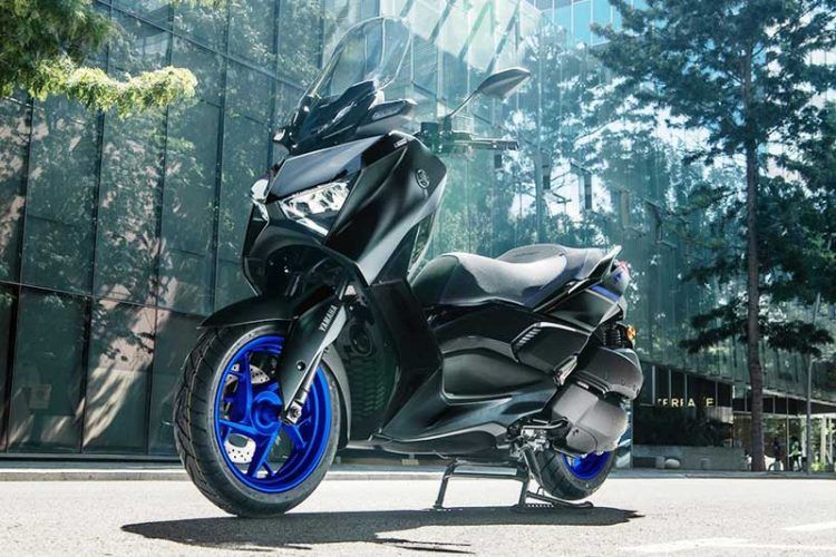 Tampilan keren motor Yamaha XMAX yang mendapatkan warna dan grafis baru