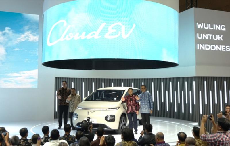  IIMS 2024 : Wuling Perkenalkan Cloud EV Sebagai Mobil Listrik Ke-3, Ikuti Sukses Air ev dan BinguoEV