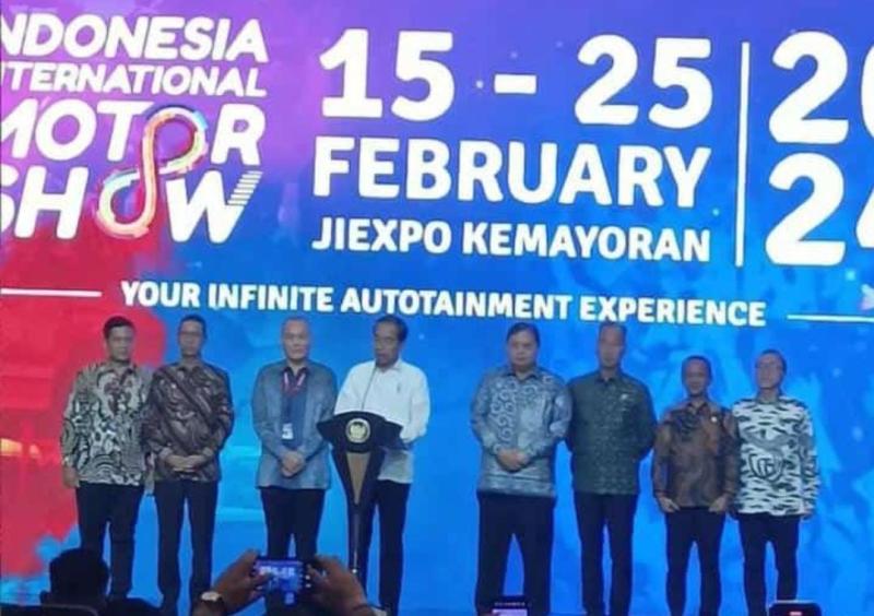 Jokowi resmi buka IIMS 2024 di JI Expo Kemayoran, Jakarta (krm).