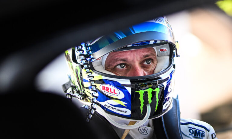 Bersiap Debut di Balap Ketahanan FIAWEC 2024, Valentino Rossi Andalkan Mobil BMW di Sirkuit Losail Qatar