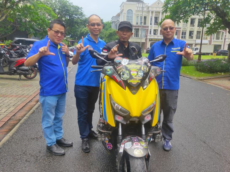 Petinggi PT Lupromax Pelumas Indonesia Tbk dan OmDaengg jelang touring 3 negara 
