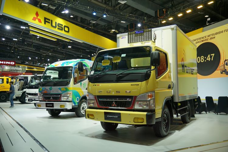 Tampilan truk dan bus Fuso yang menjadi andalan di pasar komersial