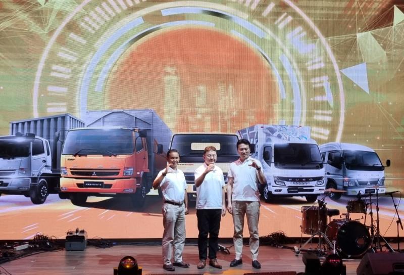 Board of Director PT Krama Yudha Tiga Berlian Motors pada acara Mitsubishi Fuso Media Gathering Open Year 2024 di Jakarta Selatan hari ini. (foto : budi santen)
