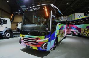Kolaborasi Daimler Commercial Vehicles Indonesia dan Seniman Grafiti Stereoflow Lahirkan Desain Unik Bus Euro 4 