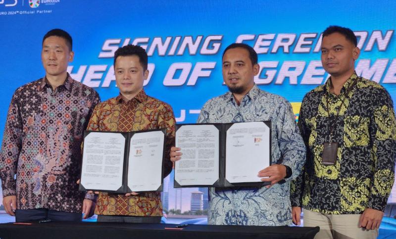 PT BYD Motor Indonesia dan PT Indonesia Comnet Plus lekukan penandatanganan MOU pada acara media gathering di Jakarta Selatan, Jumat (15/3/2024). (foto: krm).