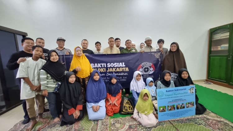 Penyerahan bantuan MBI DKI Jakarta kepada anak yatim di Jakarta