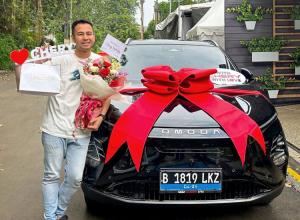 Raffi Ahmad Menjadi Orang Pertama di Dunia Pemilik OMODA E5, Mobil Listrik Dari Chery 