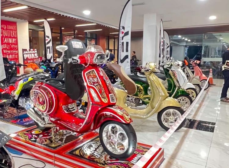 Deretan motor Vespa keren yang mendapatkan sentuhan modifikasi yang tampil di ajang Jakarta Motofest 2024