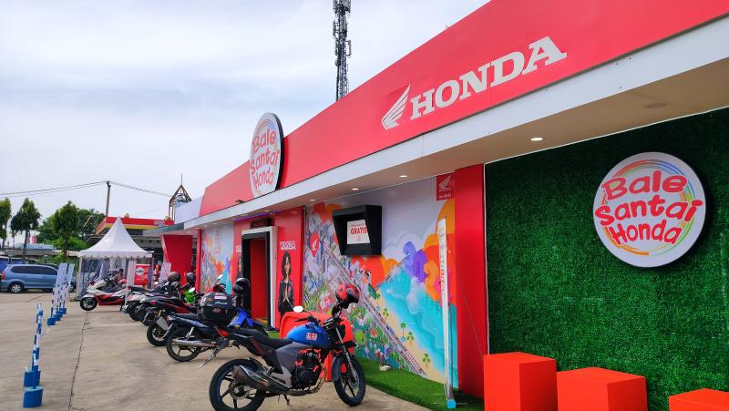 Bale Santai Honda di Serang, Banten, tempat ngaso pemudik yang kelelahan 