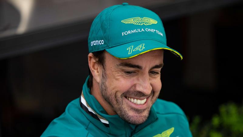 Fernando Alonso (Spanyol) tetap di Asron Martin dan tetap paling tua di grid F1 dua tahun kee depan. (Foto: f1)