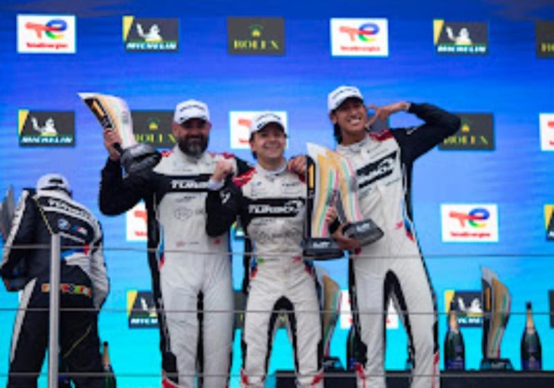 Trio WRT 31 yaitu Sean Gelael, Darren Leung dan Augusto Farfus selebrasi di podium juara 1 LMGT3 6 Hours of Imola, Italia, Minggu (21/4/2024) 